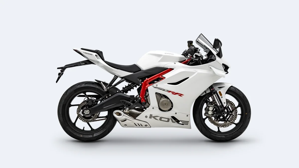 Kove 450RR blanche vue de profil, en studio