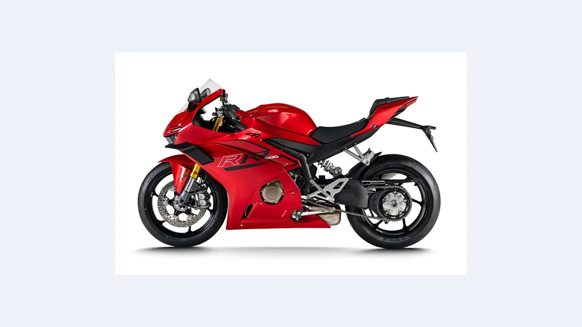 ZXMOTO 500RR rouge vue de profil, avec son bras oscillant monobras
