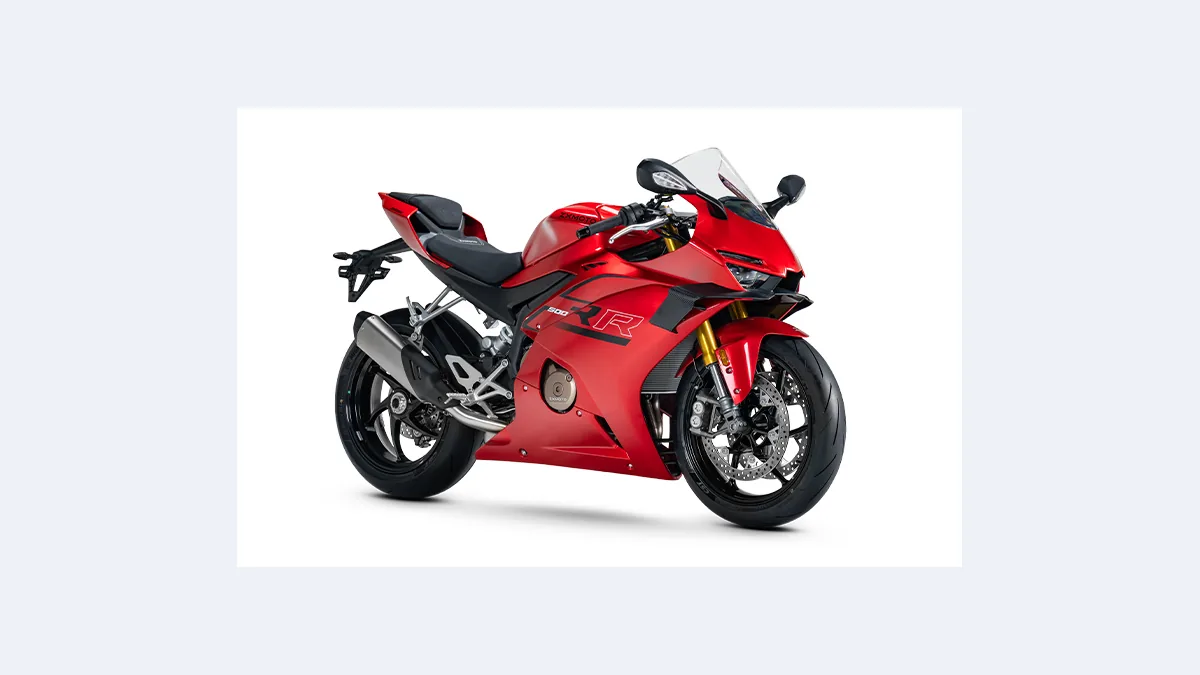 ZXMOTO 500RR rouge vue de trois quarts avant, en studio